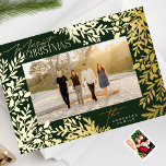 Gouden Botanische Klassieke Vrolijke Kerstfoto Folie Feestdagenkaart<br><div class="desc">***dit ontwerp maakt deel uit van een kerstvakantie collectie*** Stap in een wereld van tijdloze verfijning met mijn "Enchanting Classic Elegance" Christmas Holiday Collectie. Dompel jezelf onder in de rijke, donkere smaragdgroene en complementaire subtiele groene en gele tinten die doen denken aan bladeren, hulst en dennen, perfect aangevuld met de...</div>
