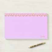 Gouden confetti en kalligrafie op paars post-it® notes (Op bureau)