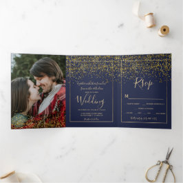 Gouden confetti navy blauwe typografie foto bruilo drieluik uitnodiging