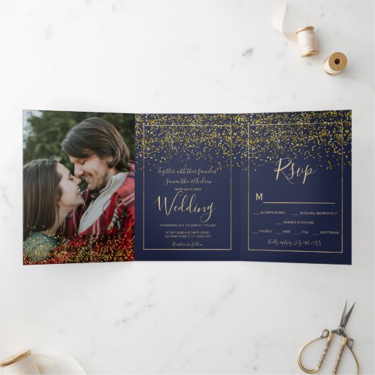 Gouden confetti navy blauwe typografie foto bruilo drieluik uitnodiging (Binnen)