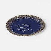 Gouden Confetti op Navy Blue Retirement Party Bord (Gekanteld)