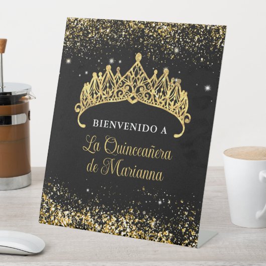 Gouden Confetti Quinceanera Tiara Reclamebord Met Voetstuk (Insitu)