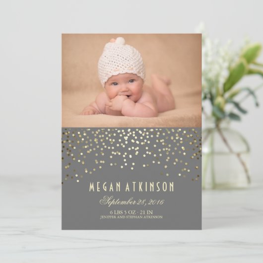 Gouden Confetti Stippen Pasgeboren Baby Foto Geboo Aankondiging (Staand voorkant)