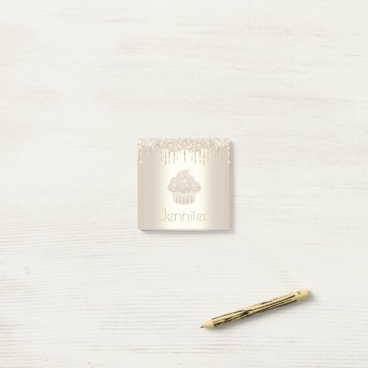 Gouden cupcake glitter druppels moderne gewaagde m post-it® notes (Op bureau)