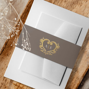 Gouden decoratieve hart monogram bruine bruiloft uitnodigingen wikkel