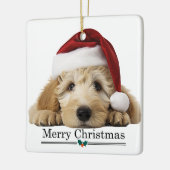 Gouden Doodle-hond met Kerstmannenhoed Kerstmis Keramisch Ornament (Links)