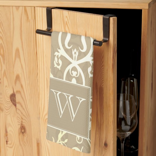 Gouden Elegante Bloei Monogram Handdoek (Derde Gevouwen)