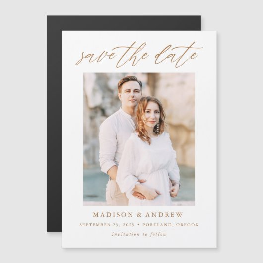 Gouden Elegante Script Foto Save the Date Magnetische Uitnodiging (Voorkant / Achterkant)