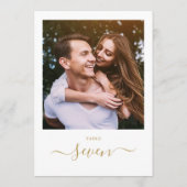 Gouden Elegante Script Foto Tafelnummer (Achterkant)