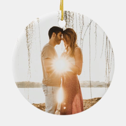 gouden en groene rozen onze eerste kerstfoto keramisch ornament (Achterkant)