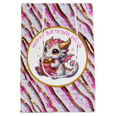 Gouden en roze drakenmeisje verjaardag medium cadeauzakje (Achterkant)