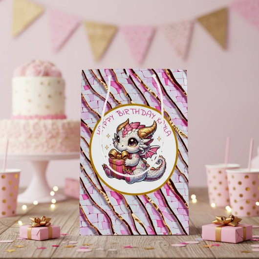 Gouden en roze drakenmeisje verjaardag medium cadeauzakje