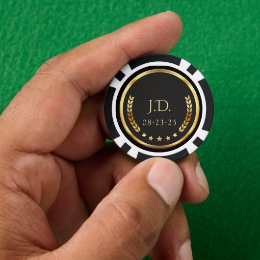 Gouden en zwarte pokerchips (Hand)