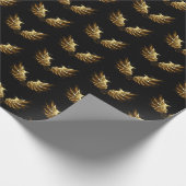 Gouden engelenvleugels op een zwarte achtergrond cadeaupapier (Hoek)