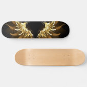 Gouden engelenvleugels op een zwarte achtergrond persoonlijk skateboard (Horizontaal)