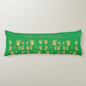 Gouden feeën met Pixie Dust op Green Monogram | Lichaamskussen (Voorkant)