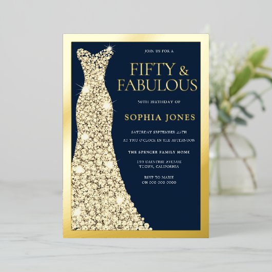 Gouden folie Vijftig & Fabulous 50ste verjaardagsf Folie Uitnodiging (Staand Voorkant)
