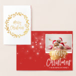 Gouden Folie Vrolijke Kerstkrans Fotokaart Folie Kaarten<br><div class="desc">Gouden Folie Kerst Krans Hand Geletterd Script Snowflake Photo Card. De foto en tekst van deze kerst Kaart kan worden bijgewerkt en aangepast met uw foto en naam. Deze kaart toont jouw namen aan de binnenkant van de Gold Foil Christmas Kaart.</div>