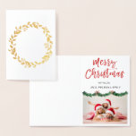 Gouden Folie Vrolijke Kerstkrans Fotokaart Folie Kaarten<br><div class="desc">Gouden Folie Kerstkrans Hand Geletterd Script Garland Photo Card. De foto en tekst van deze kerst Kaart kan worden bijgewerkt en aangepast met uw foto en naam. Deze kaart toont jouw namen aan de binnenkant van de Gold Foil Christmas Kaart.</div>