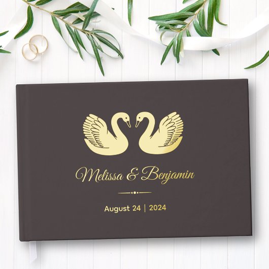 Gouden folie zwanen op donkerbruine bruiloft gastenboek