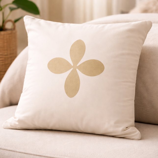 Gouden Folk Bloom Worp Kussen (Muted gold floral icon centered on off-white for calm, nature inspired home layering.)
