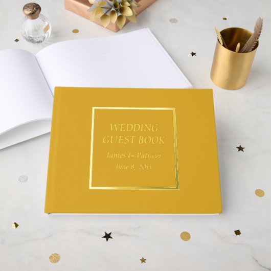 Gouden Geel Eenvoudige Gestileerde Lettering Weddi Gastenboek (Voorkant open)