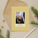 Gouden Geel Speelse Hand-Drawn Geruite Foto Feestdagenkaart<br><div class="desc">Speels handgetekende geruite vakantiefotokaart met goudgele cheques aan de voorkant en een pop rode cheques aan de achterkant. Kunst en design van Annie Montgomery Design.</div>
