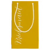 Gouden Geel Stijlvol Script Bruidsmeisje Klein Cadeauzakje (Voorkant)