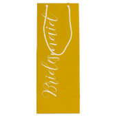 Gouden Gele Gestileerde Script Trouw Bruidsmeisje Wijn Cadeautas (Achterkant)