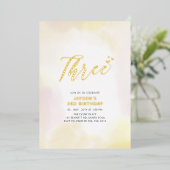 Gouden & Gele Hart Drie 3de Verjaardagsfeestje Folie Uitnodiging (Staand Voorkant)