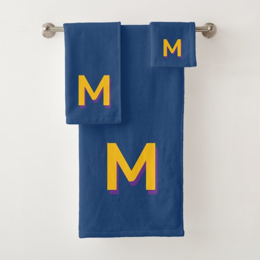 Gouden Gele Monogram op Donkerblauwe Bad Handdoek (Insitu)