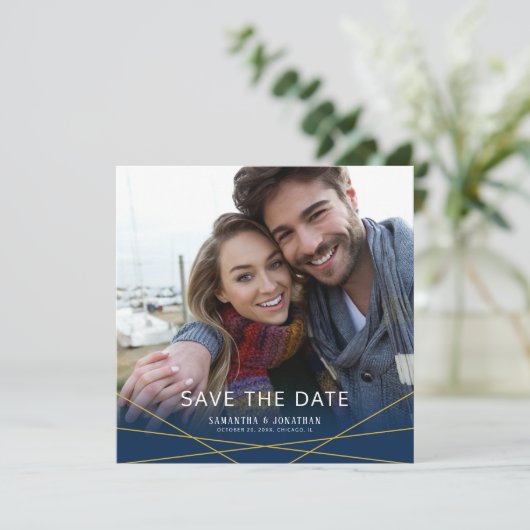 Gouden geometrische lijnen | Vierkante foto De dat Save The Date (Staand voorkant)
