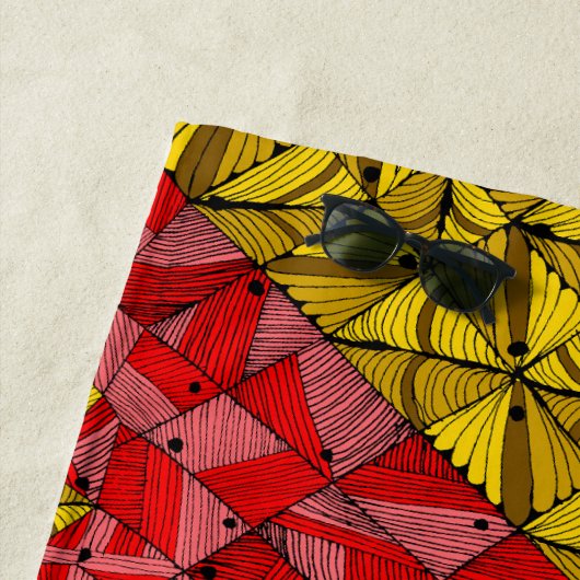 Gouden geometrische strepen – Luxe Abstract Strandlaken (In situ)