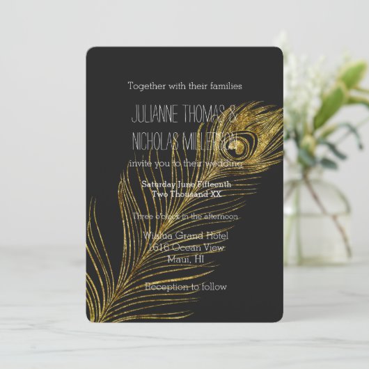 Gouden Glam en Zwarte Peacock Veer Bruiloft Kaart (Staand voorkant)