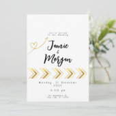 Gouden Glanzende Hartpijl Witte Huwelijksuitnodigi Kaart (Staand voorkant)