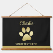 Gouden glanzende hondenpoot op zwarte achtergrond hangend wandkleed (Voorkant)