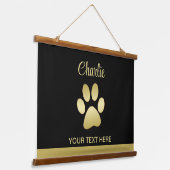Gouden glanzende hondenpoot op zwarte achtergrond hangend wandkleed (Gebogen)
