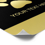 Gouden glanzende hondenpoot op zwarte achtergrond poster (Hoek)