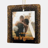 Gouden Glitter Bruiloft Paar Foto Keramisch Ornament (Links)