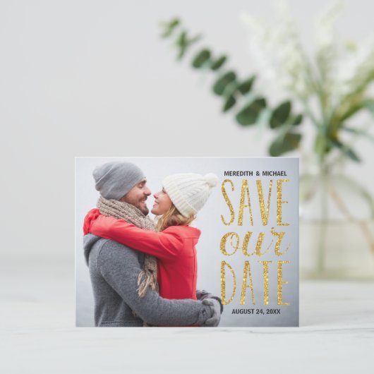 Gouden Glitter-Look Lettering Foto Sla de datum op Aankondigingskaart (Staand voorkant)