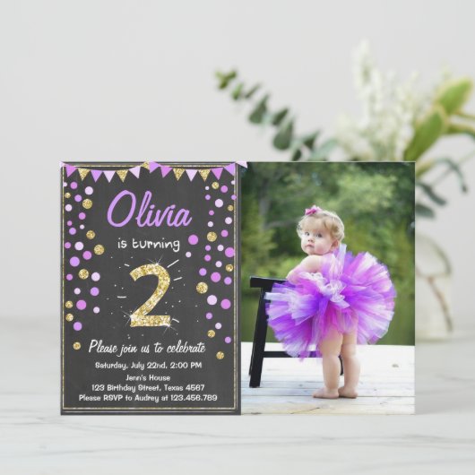Gouden glitter Paarse Roze Verjaardag Uitnodiging (Staand voorkant)