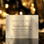 Gouden Glitter Quinceanera Sla de datum op Save The Date<br><div class="desc">Kondig uw aankomende Quinceañera in stijl aan met onze Gold Glitter Quinceañera Save the Date aankondiging. Deze prachtige kaart legt de essentie van deze mijlpaalviering vast, door jeugdig enthousiasme te combineren met een vleugje glamour. Deze Save the Date-kaart is tot in de perfectie gemaakt en heeft een glinsterend gouden glitteraccent...</div>