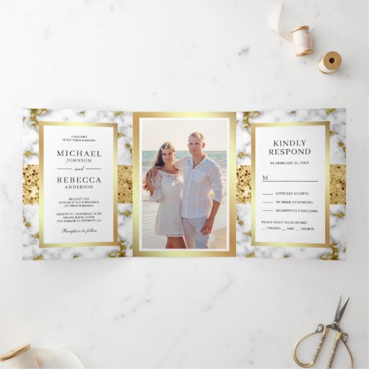 Gouden Glitter Wit Grijs Marmer Foto Bruiloft Drieluik Uitnodiging (Binnen)