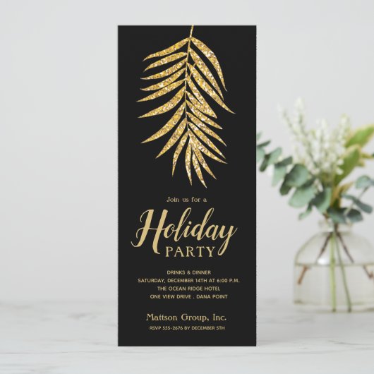 Gouden glitterpalm op zwarte kerstfeest uitnodigin (Staand voorkant)