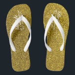 Gouden glitterschoenen bruid, bruidsmeisjes teenslippers<br><div class="desc">Voeg de rol van het bruidsmeisje,  het getrouwde naam van het koppel en de huwelijksdatum toe aan deze elegante zomerstrandtrouwschoenen met een nep gouden glanslaag.</div>