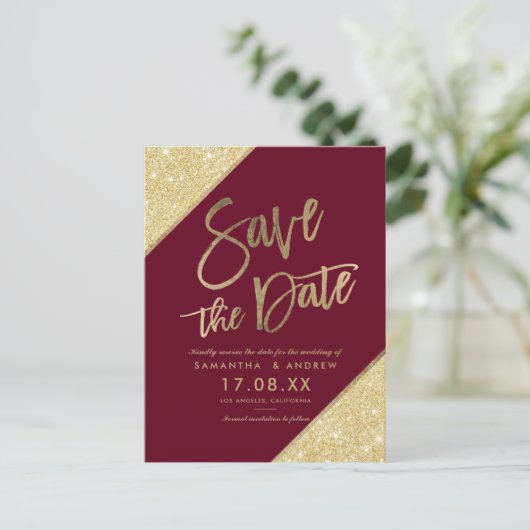 Gouden glitterscript marsala rood save the date aankondigingskaart (Staand voorkant)