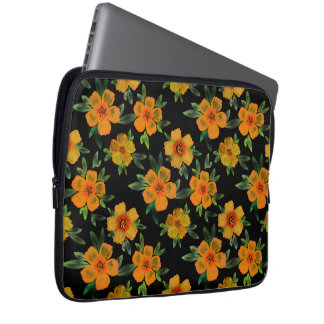 Gouden Goudsbloem Bloei op Zwart  Laptop Sleeve