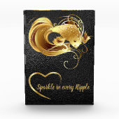 Gouden goudvis op zwart folie monogram | fotoblokken (Voorkant)