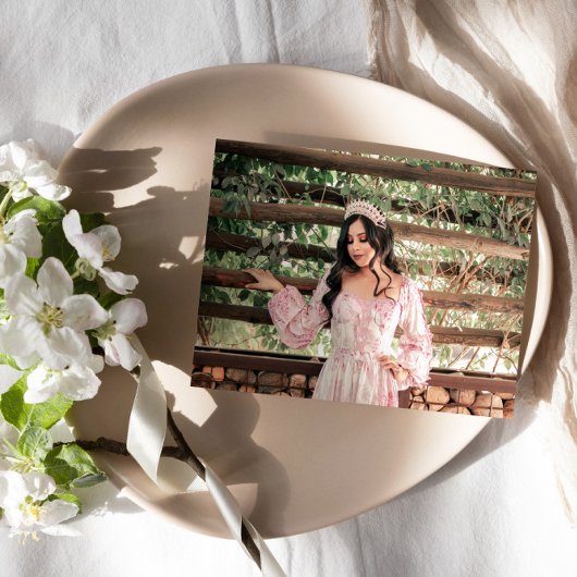 Gouden groene bloemige Quinceañera Bewaar de datum Kaart