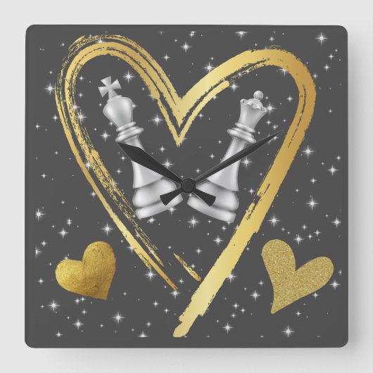 Gouden harten Koning en Koningin Schaakstukken op  Vierkante Klok (Voorkant)
